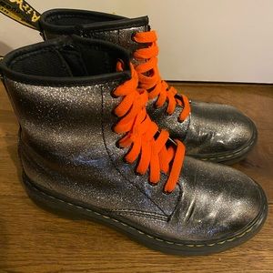 Kids’ glitter Docs ✨🥾